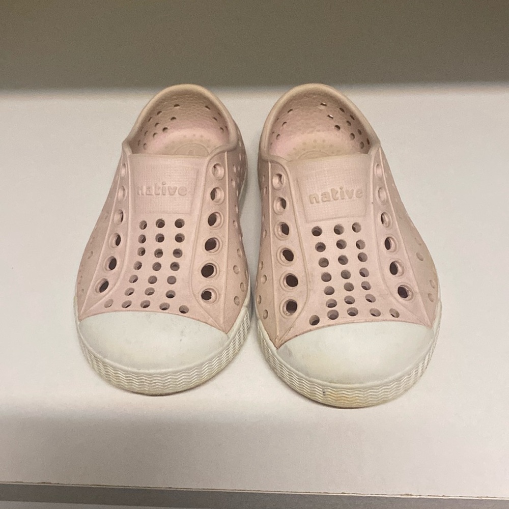 Size 4 Natives, light pink.